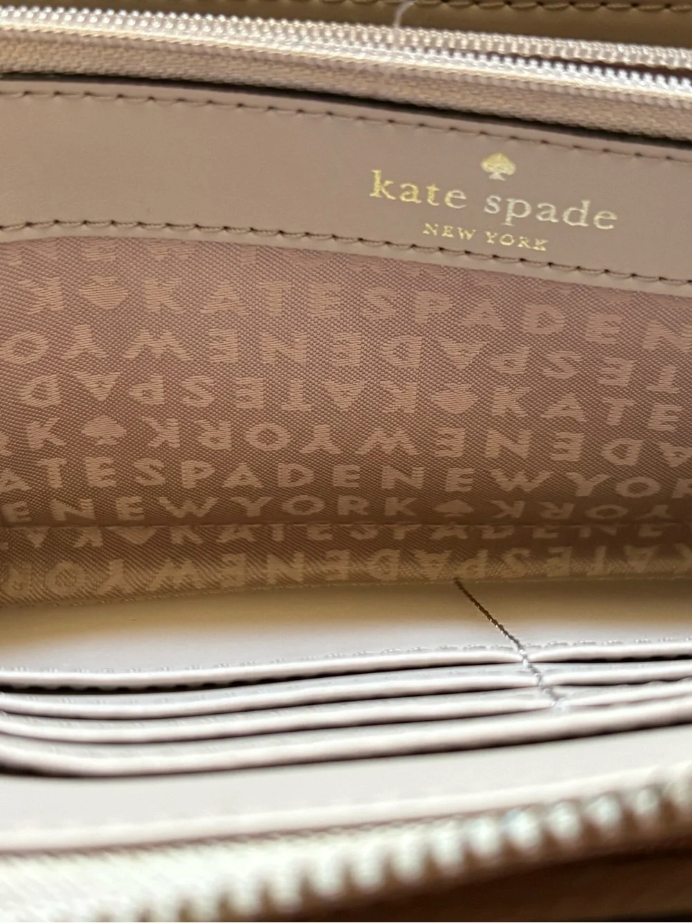 Kate Spade Layton Wellesley Grand Street Zip Wristlet Wallet Mousse Frosting EUC